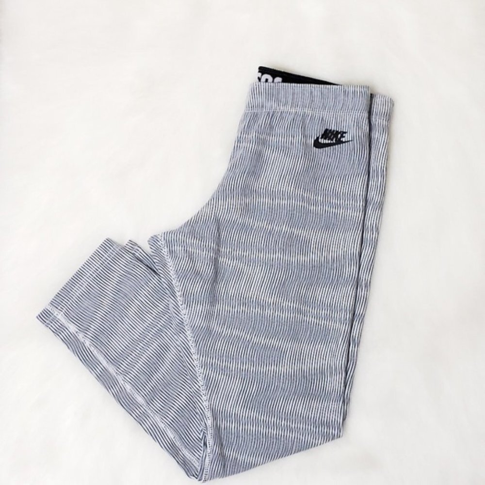 Nike Just Do It Printed striped Athletic Capri Sz M